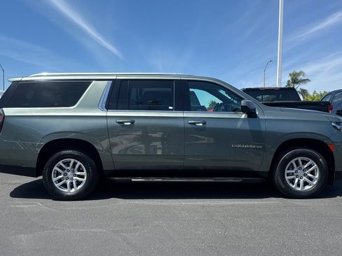 Used 2023 Chevrolet Suburban LT AWD/4WD image 4