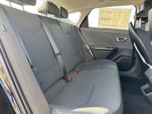 New 2025 Kia K4 LXS image 24