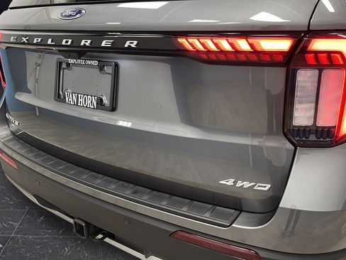 Used 2025 Ford Explorer Active w/ Active Comfort Package AWD/4WD image 40