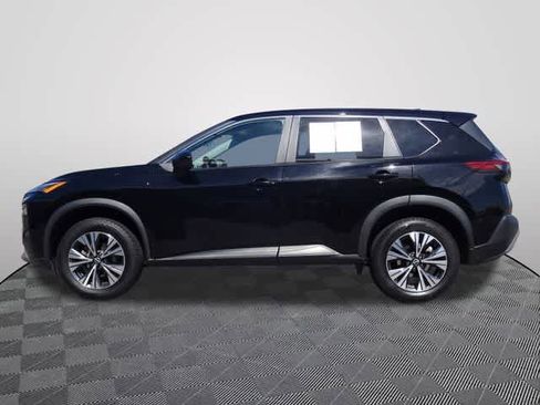 Used 2023 Nissan Rogue SV image 2