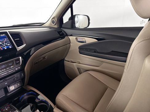 Used 2016 Honda Pilot Touring image 29