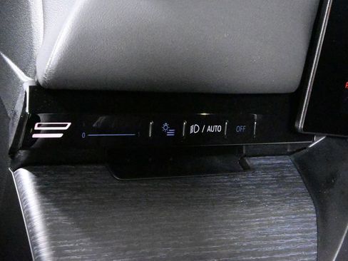 Used 2026 BMW 530i xDrive w/ Premium Package image 27