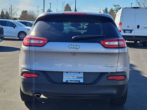 Used 2018 Jeep Cherokee Latitude image 5