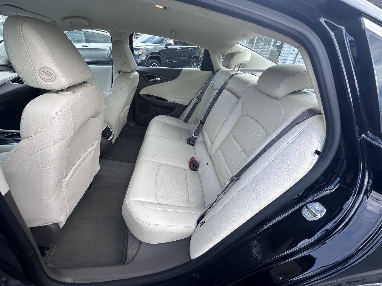 Used 2024 Chevrolet Malibu LT FWD image 11