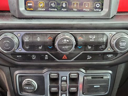 Used 2020 Jeep Wrangler Unlimited Sahara w/ Dual Top Group AWD/4WD image 26