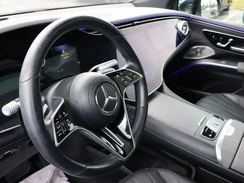 Used 2023 Mercedes-Benz EQS 580 4MATIC SUV w/ Exclusive Trim Package image 10