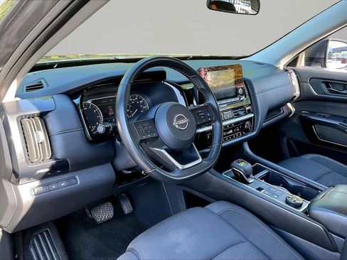 Used 2025 Nissan Pathfinder SV AWD/4WD image 18