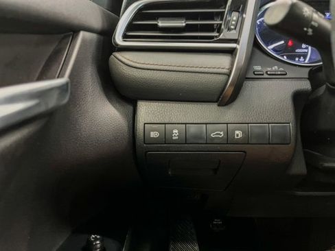 Used 2018 Toyota Camry LE image 19