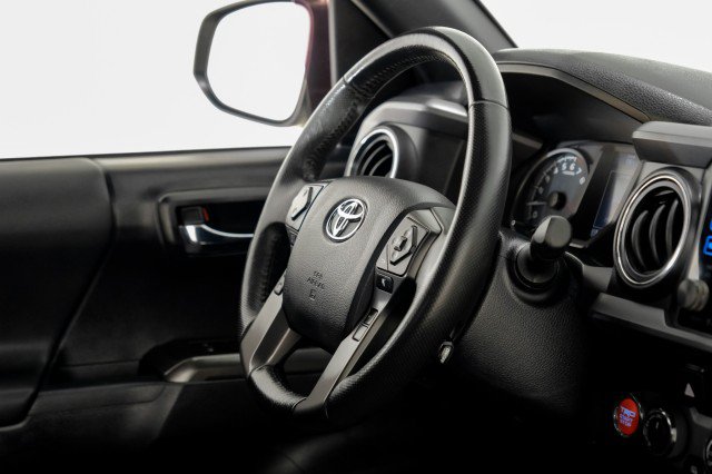 Used 2018 Toyota Tacoma TRD Off-Road w/ Technology Package AWD/4WD image 11