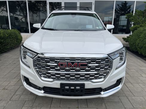 Used 2023 GMC Terrain Denali AWD/4WD image 2