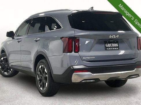 Used 2025 Kia Sorento S FWD image 15