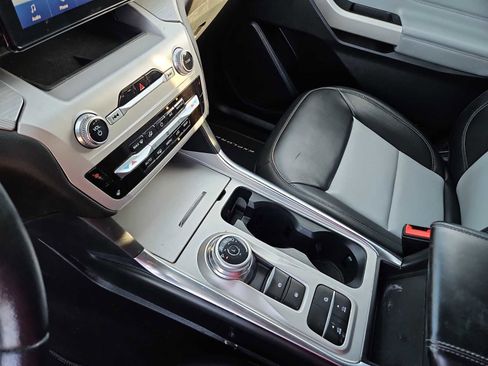 Used 2022 Ford Explorer XLT w/ Equipment Group 202A image 20