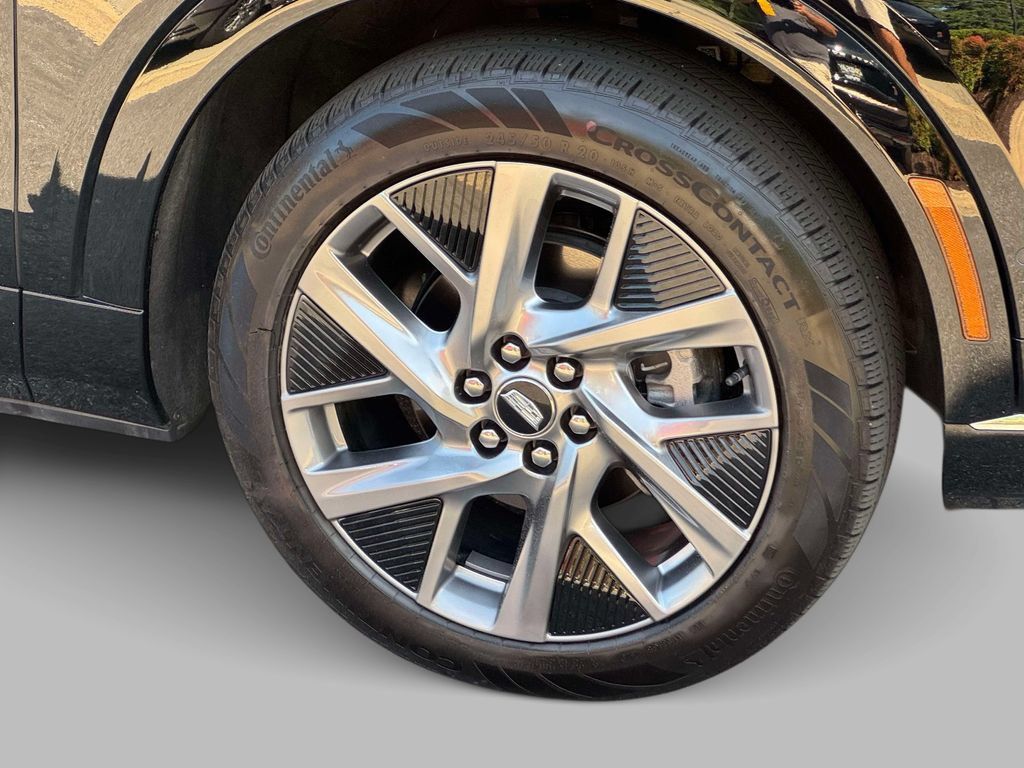 Used 2025 Cadillac Optiq Luxury 2 w/ LPO, Floor Liner Package AWD/4WD image 14