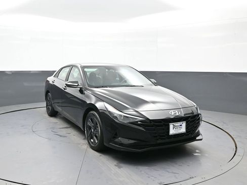 Certified 2023 Hyundai Elantra SEL w/ Cargo Package image 3