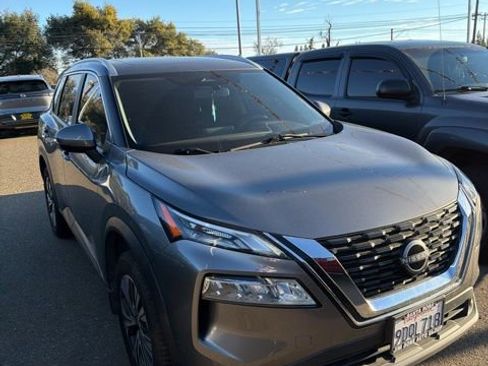 Used 2023 Nissan Rogue SV w/ SV Premium Package image 2