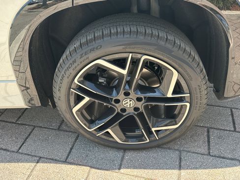New 2026 Volkswagen Tiguan SEL R-Line AWD/4WD image 10