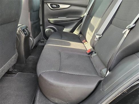 Used 2018 Nissan Rogue Sport S image 11