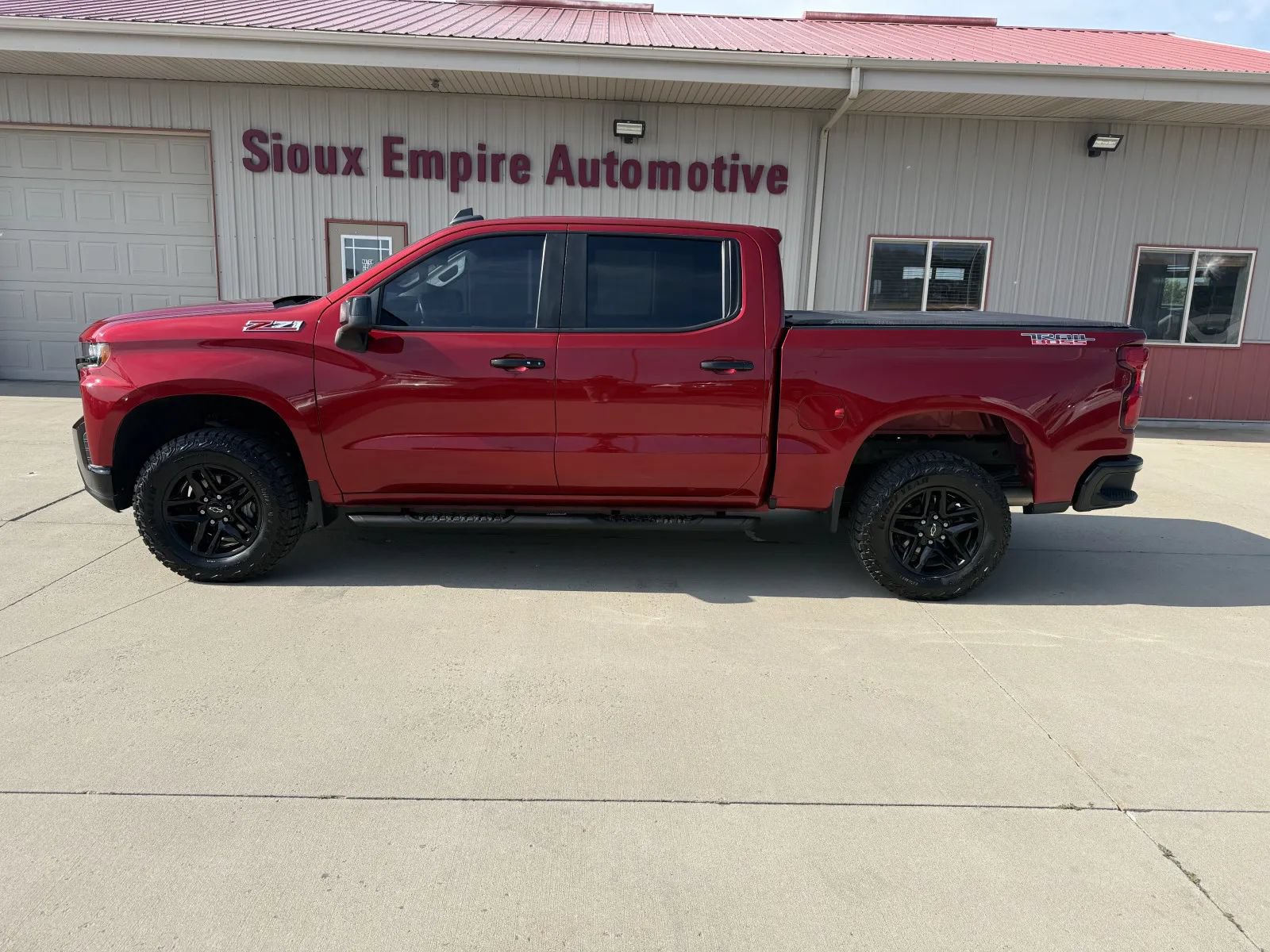 Used 2021 Chevrolet Silverado 1500 LT Trail Boss AWD/4WD image 2