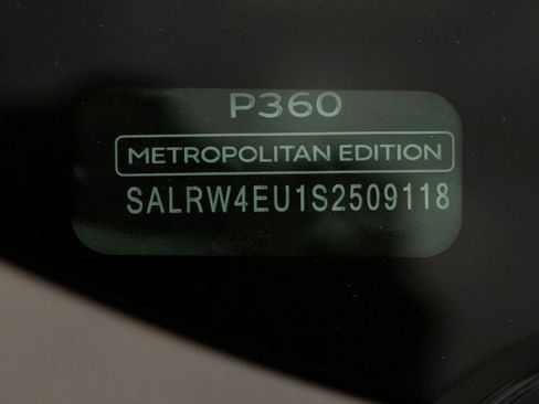 Used 2025 Land Rover Discovery Metropolitan Edition AWD/4WD image 32