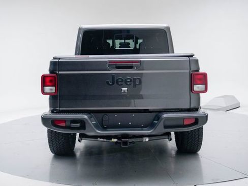 Used 2025 Jeep Gladiator Sport AWD/4WD image 4