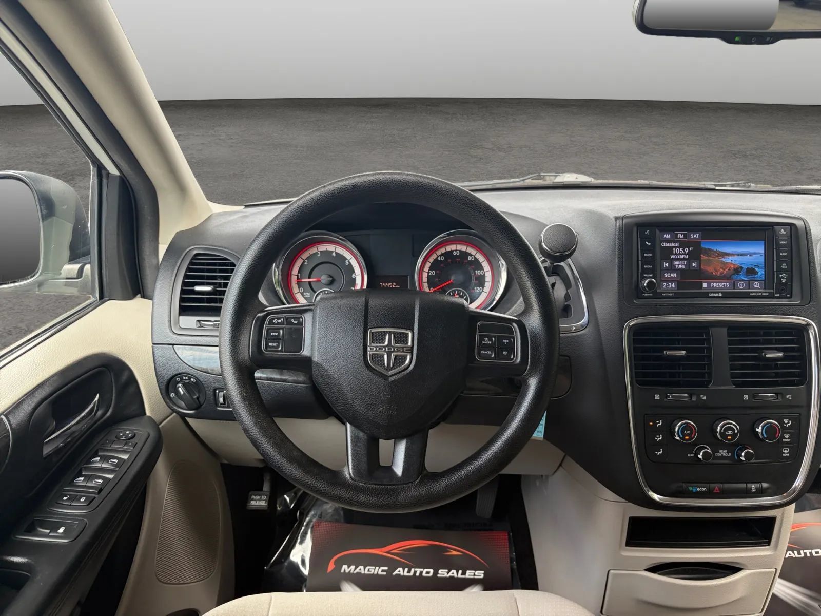 Used 2018 Dodge Grand Caravan SE w/ UConnect Hands-Free Group FWD image 27