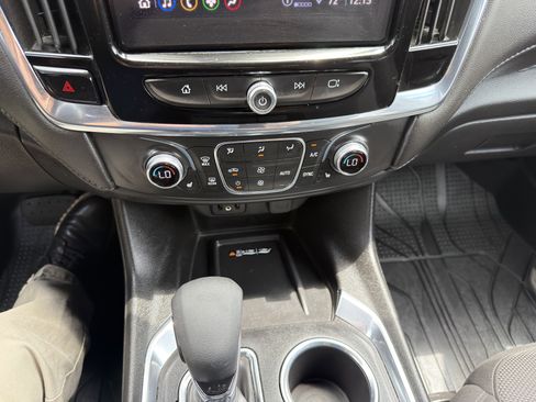 Used 2023 Chevrolet Traverse LT FWD image 33