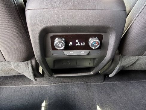 Certified 2025 Chevrolet Traverse LT image 16