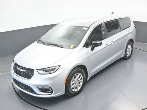 New 2026 Chrysler Pacifica Select image 44