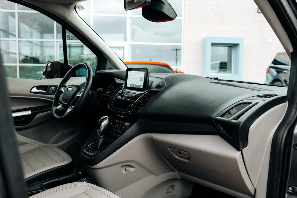 Used 2019 Ford Transit Connect Titanium w/ Titanium Premium Package FWD image 43