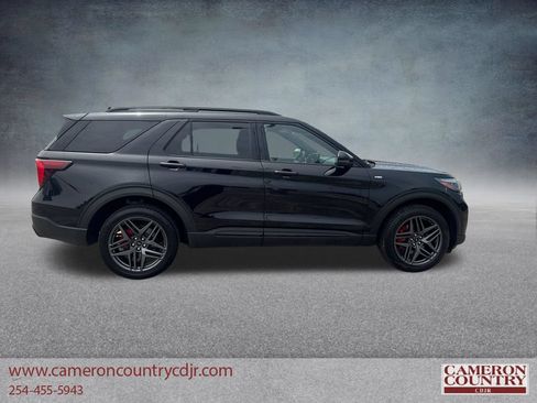 Used 2025 Ford Explorer ST-Line w/ ST-Line Street Pack AWD/4WD image 6