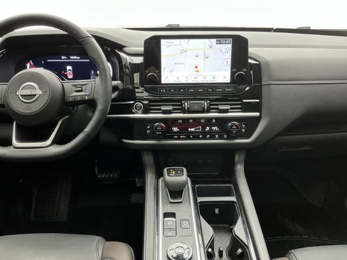 Used 2024 Nissan Pathfinder Platinum image 19