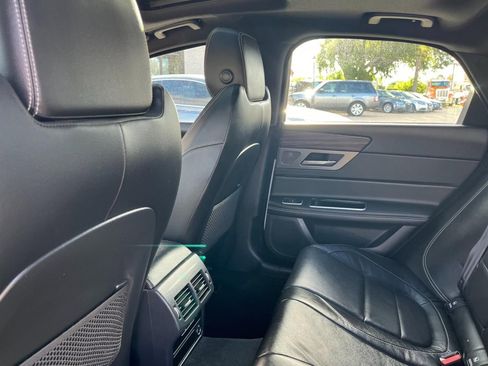 Used 2016 Jaguar XF S image 30