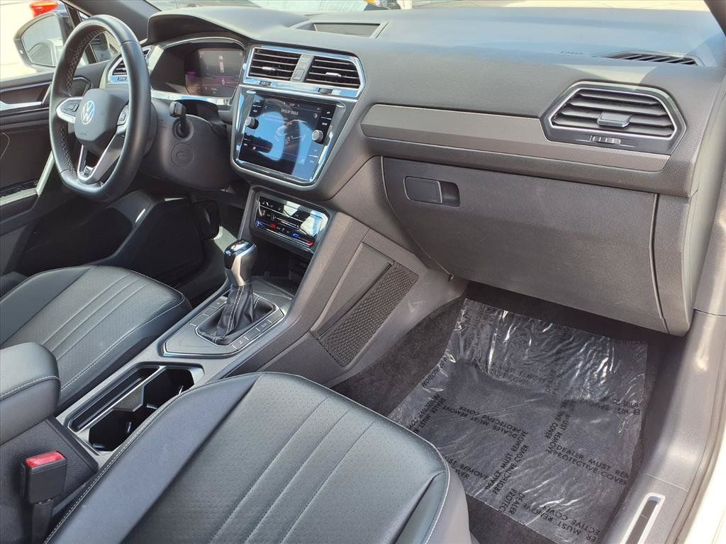 Used 2023 Volkswagen Tiguan SE R-Line FWD image 8
