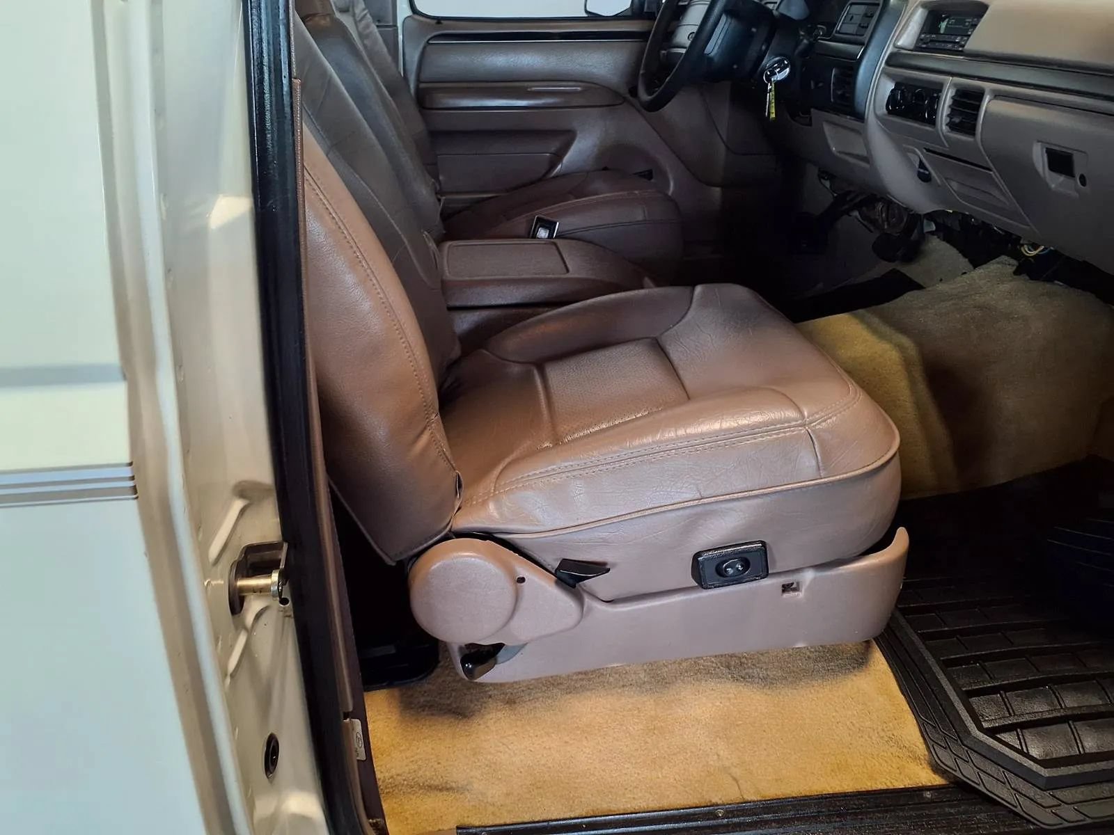 Used 1995 Ford Bronco Eddie Bauer AWD/4WD image 9