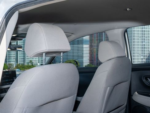 Certified 2025 Honda HR-V LX image 17