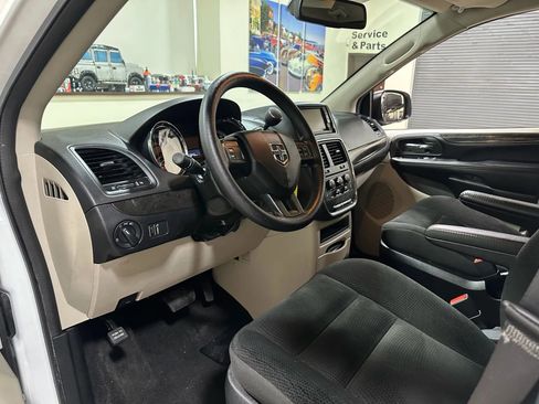 Used 2019 Dodge Grand Caravan SE image 19