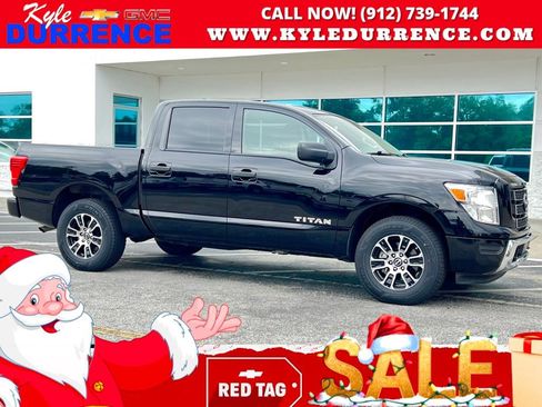 Used 2023 Nissan Titan SV image 1