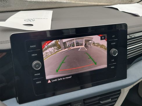 Certified 2025 Volkswagen Jetta SE image 22