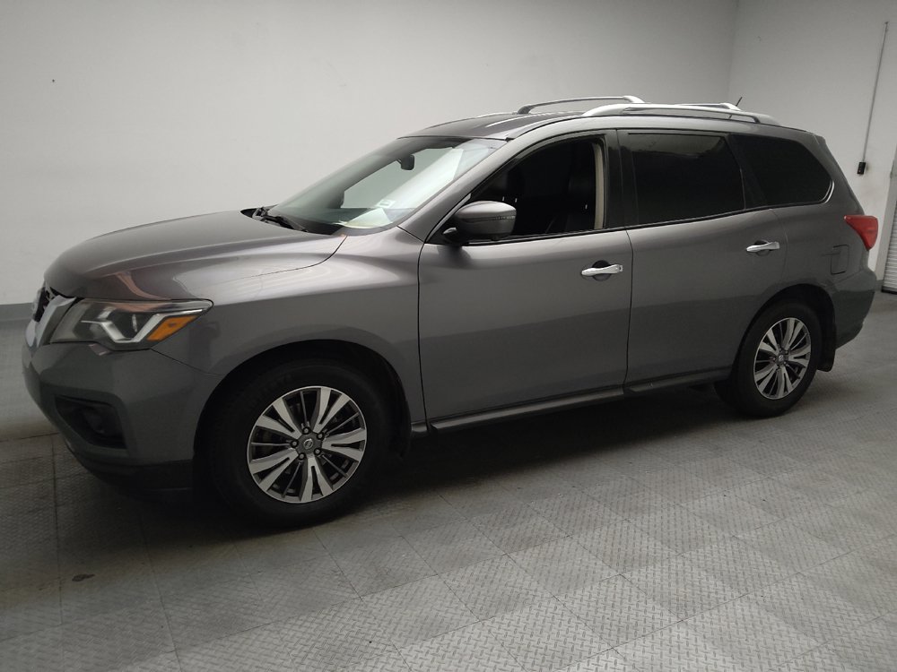Used 2018 Nissan Pathfinder SL w/ Cargo Package FWD image 2