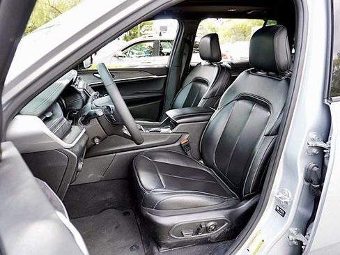 Used 2024 Jeep Grand Cherokee L Limited w/ Luxury Tech Group II AWD/4WD image 14