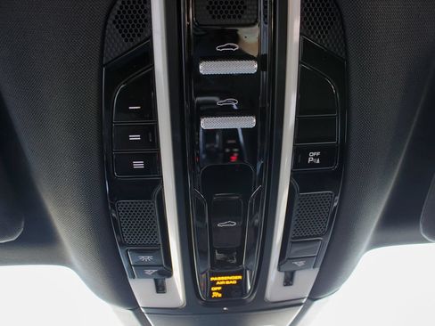 Used 2020 Porsche Panamera image 45