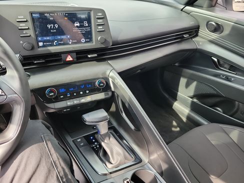 Certified 2025 Hyundai Elantra Sport image 15