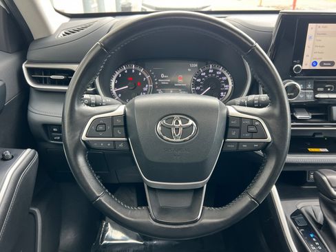 Certified 2023 Toyota Highlander XLE image 24