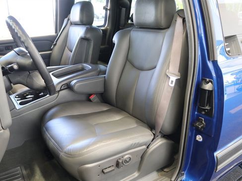 Used 2004 Chevrolet Silverado 2500 LT w/ Skid Plate Package AWD/4WD image 16