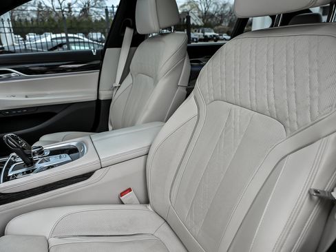 Used 2022 BMW 750i xDrive w/ Executive Package AWD/4WD image 30