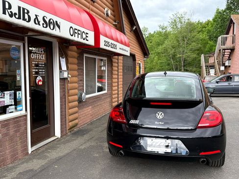 Used 2013 Volkswagen Beetle 2.0T image 3