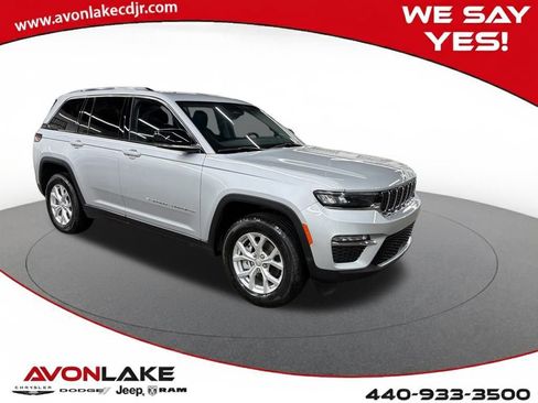Used 2023 Jeep Grand Cherokee Limited w/ Trailer Tow Prep Group (B) image 8