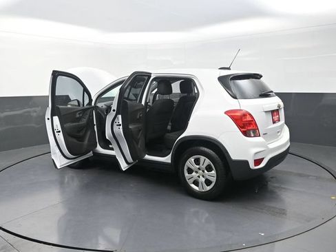 Used 2018 Chevrolet Trax LS FWD image 43