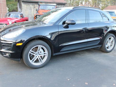 Used 2017 Porsche Macan S image 2