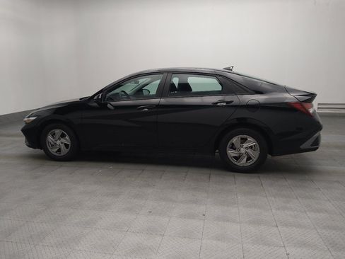 Used 2025 Hyundai Elantra SE FWD image 3